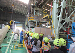 小学生の工場見学