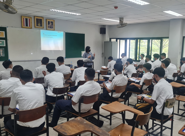 近隣学校で講座を実施